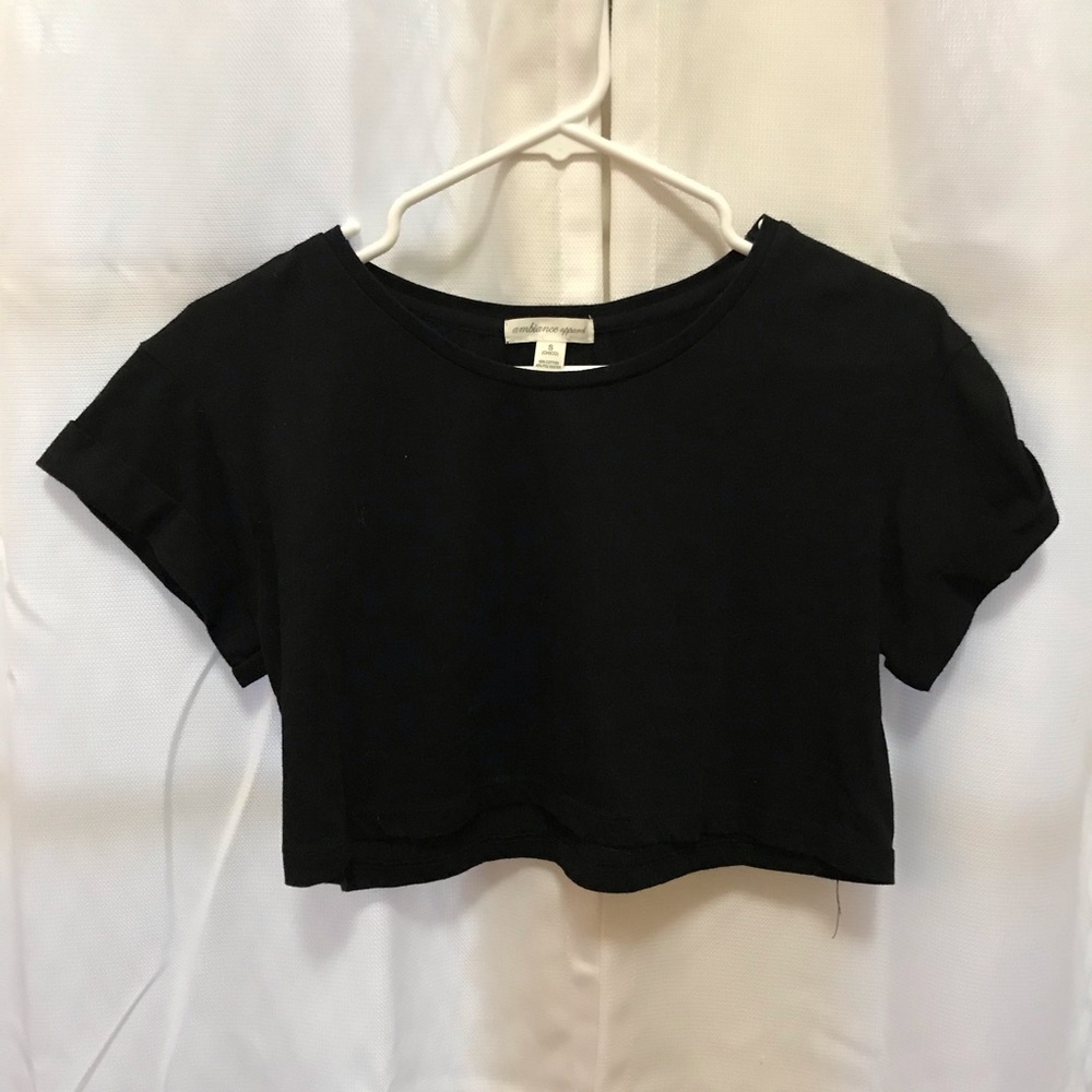 Black short sleeve crop top